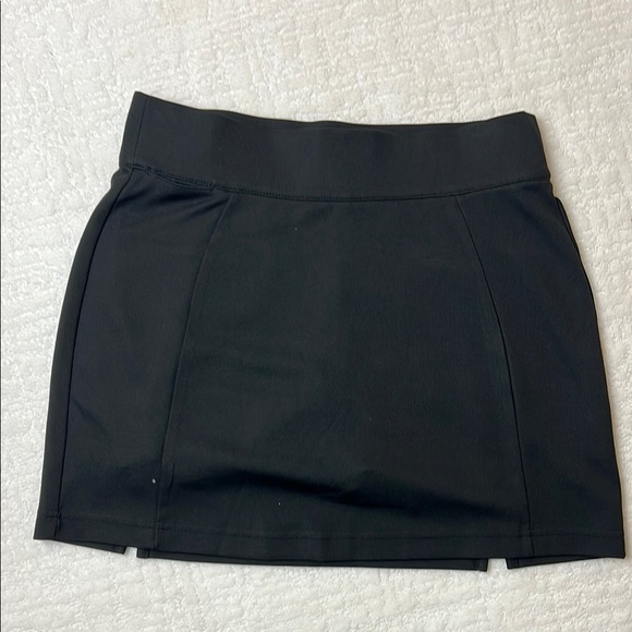 Adidas Black ClimaCool Golf Skort with back pockets size 2 - Picture 1 of 7